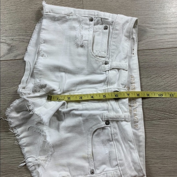 AEO Shortie White Raw Hem Jean Shorts - Picture 9 of 11